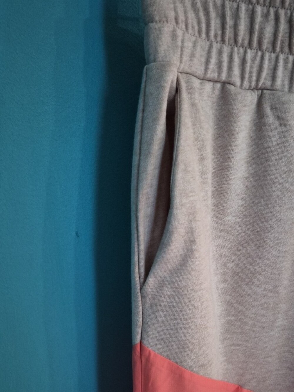 NWT DKNY  Neutral Tan & Coral Chevron Jogger Pants with White Panels Waist 15-17 - Picture 5 of 6